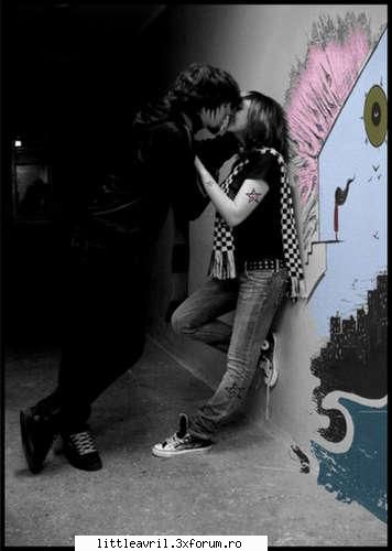 app srry pt :rolleyes: 
am vloot sa zic emo couple kissin' cuploori emoem
